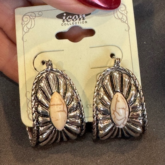 Icon Collection Jewelry - ICON COLLECTION Silver and Cream Western  Earrings